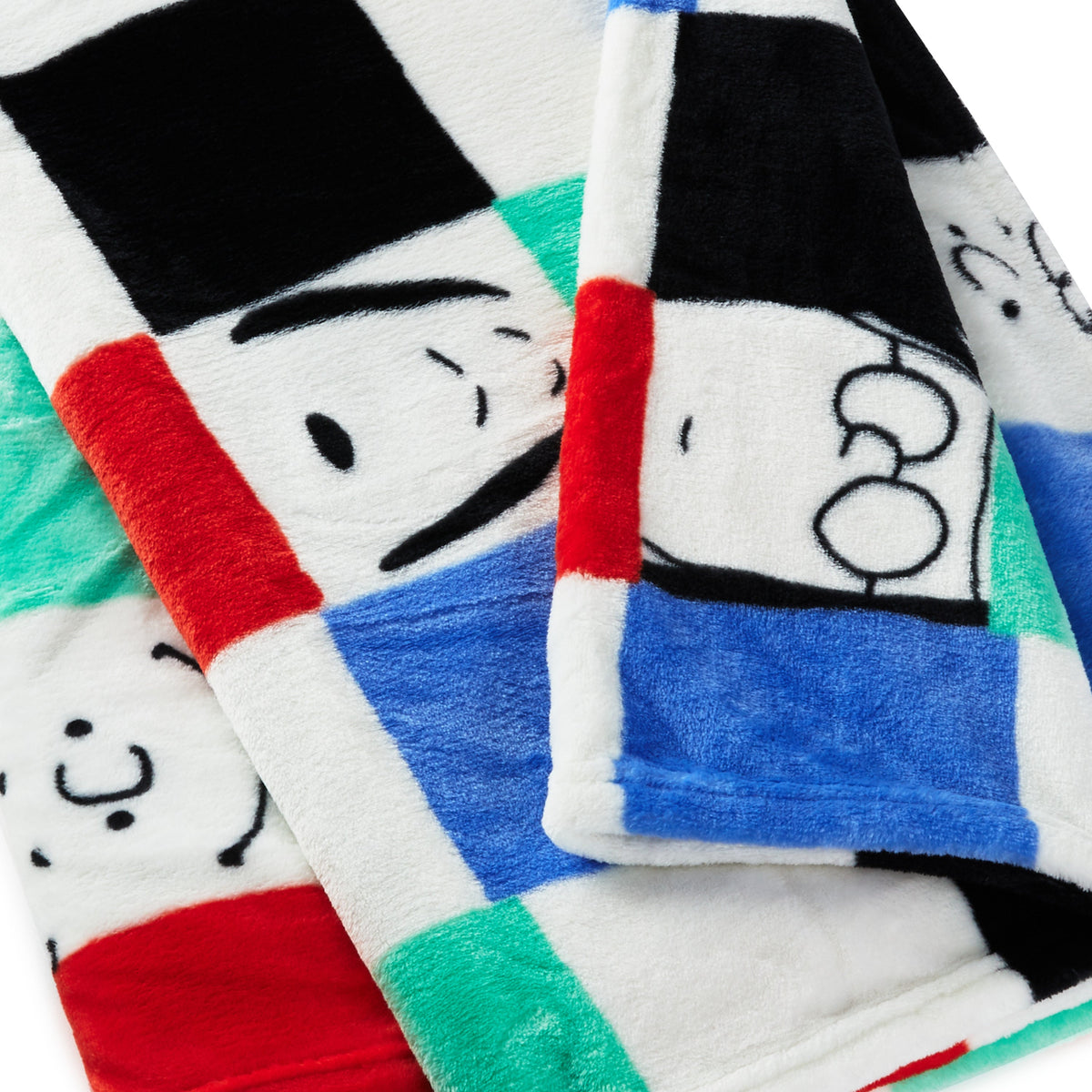 PEANUTS™ Gang & SNOOPY Checkered Blanket