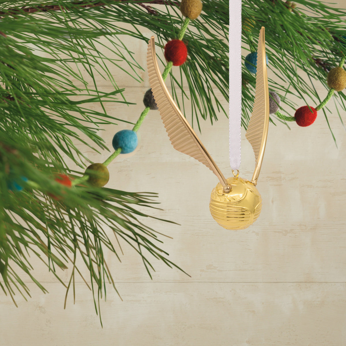 Premium Collectable Harry Potter™ - Golden Snitch Ornament