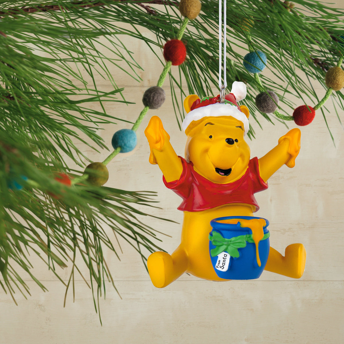 Collectable Winnie the Pooh - Winnie the Pooh & Honey Ornament