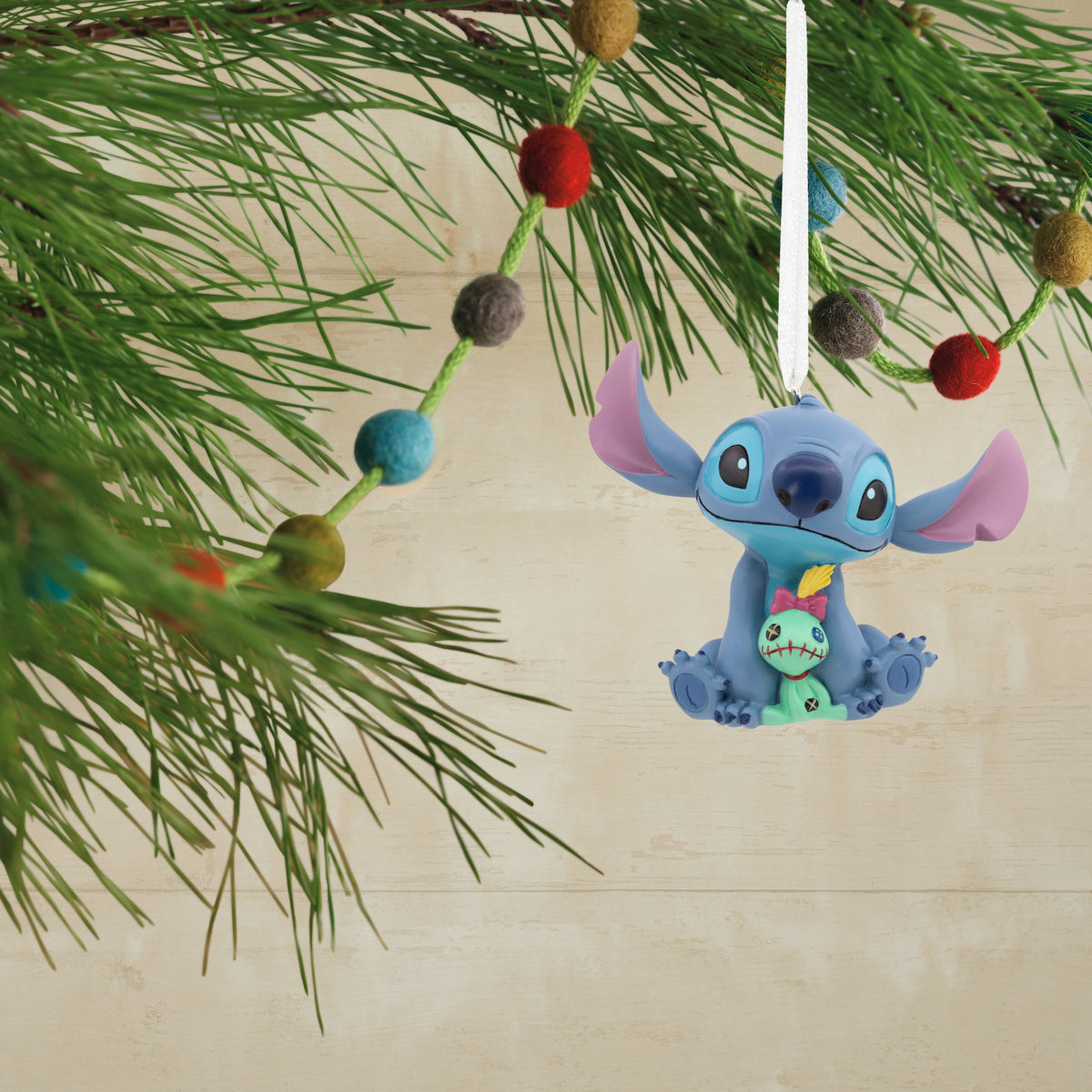 Collectable Disney Lilo & Stitch - Stitch & Scrump Ornament