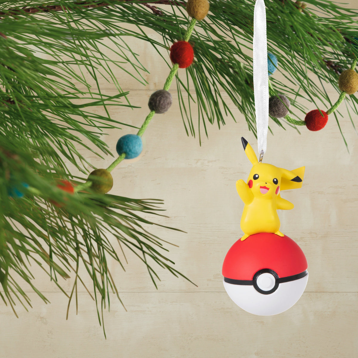 Collectable Pikachu & Pokémon Ball Hanging Ornament